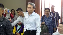 Mantan petinggi Lippo Group Eddy Sindoro bersiap menjadi saksi pada sidang lanjutan dugaan menghalangi proses penyidikan KPK dengan terdakwa Lucas di Pengadilan Tipikor, Jakarta, Kamis (17/1). (Liputan6.com/Helmi Fithriansyah)