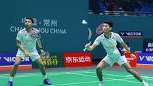 Ganda putra Indonesia Fajar Alfian/Muhammad Shohibul Fikri lolos ke babak 16 besar China Open 2025.&nbsp;Fajar/Fikri menang atas&nbsp;Choong Hon Jian/Muhammad Haikal dari Malaysia dengan&nbsp;skor 21-11 dan 21-10&nbsp;di Olympic Sports Center Gymnasium, Changzhou, Kamis (24/7).&nbsp;(foto: PBSI)