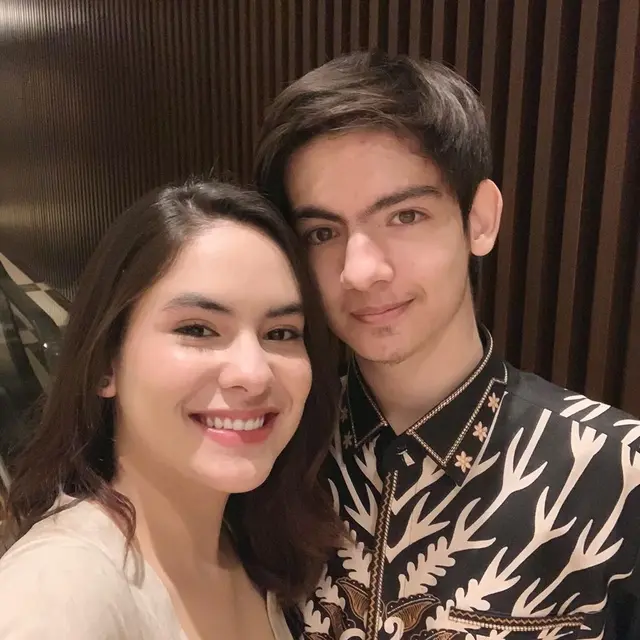 6 Potret Kebersamaan Steffi Zamora dan Kakaknya, Bak Orang Pacaran