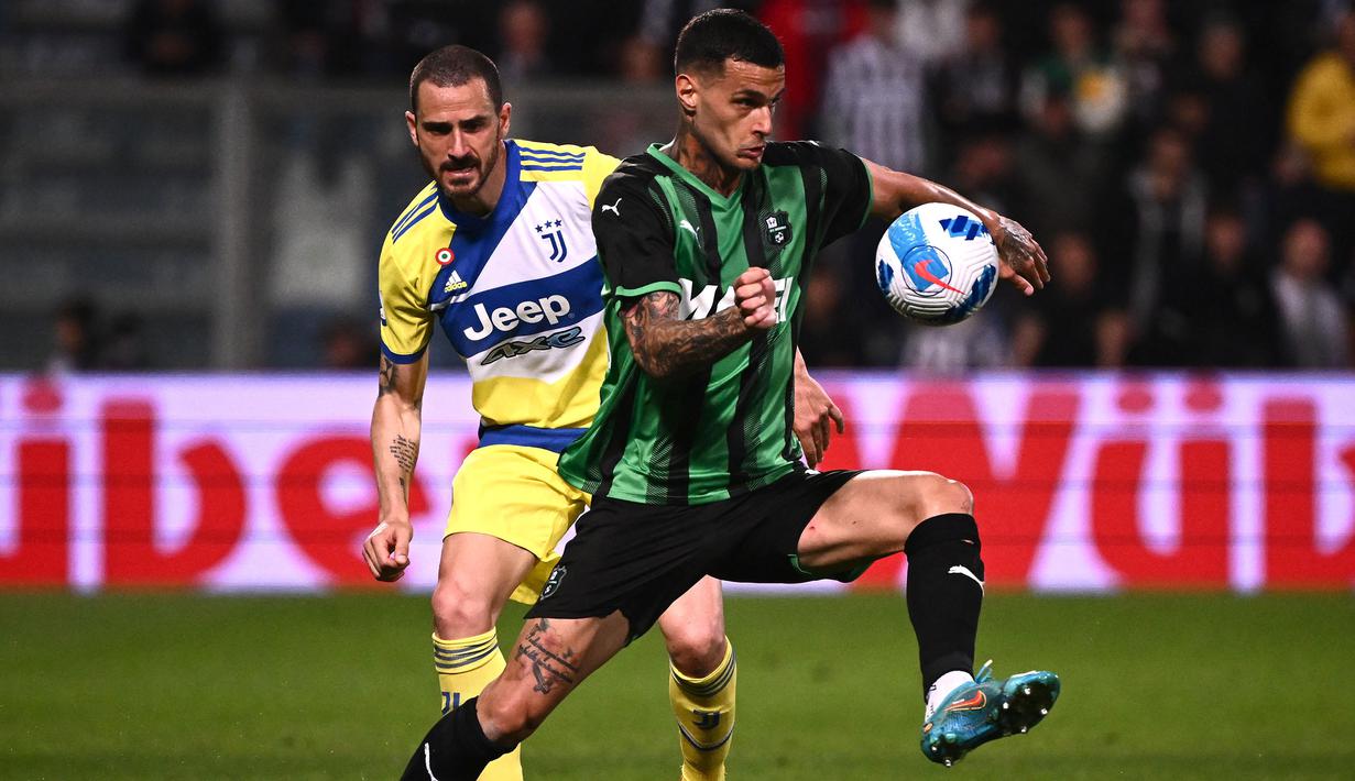 Gianluca Scamacca memilih West Ham United meski kepindahannya banyak dikaitkan oleh klub-klub besar seperti AC Milan dan Paris Saint-Germain. The Hammers dikabarkan harus menbus sang pemain dengan harga 36 juta euro dari Sassuolo. Scamacca diharapkan mampu menjadi mesin gol untuk skuat asuhan David Moyes. (AFP/Tiziana Fabi)