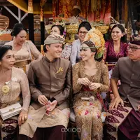 Momen manis di acara Mepamit, Rizky Febian dan Mahalini makin dekat hari bahagia. [Foto: Instagram/emanuel_ak]