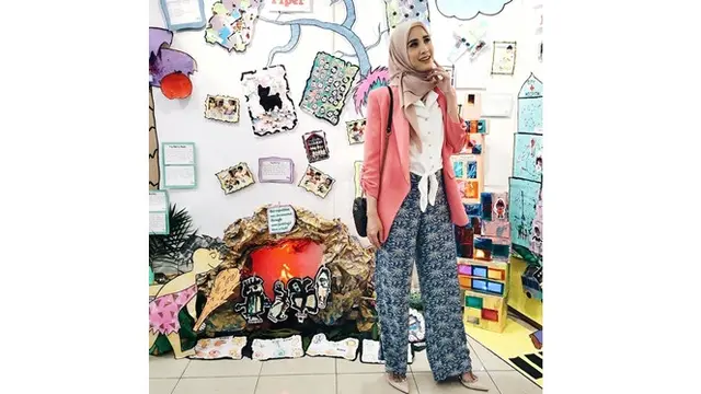 7 Potret Fanny Fabriana Dalam Balutan Hijab, Makin Cantik