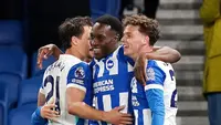 Pemain Brighton and Hove Albion, merayakan gol yang dicetak Danny Welbeck ke gawang Chelsea dalam laga pekan 34 Premier League 2025/2026 di AMEX Stadium, Rabu (22/4/2026) dini hari WIB. Chelsea kalah telak 0-3 dalam pertandingan ini. (Gareth Fuller/PA via AP)
