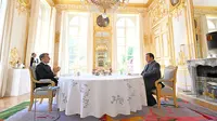 Seskab Teddy Ungkap Pembahasan Prabowo dan Presiden Macron Selama 2 Jam di Istana Élysée Paris