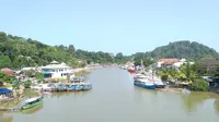 Muara Batang Arau Padang, salah pusat transportasi laut di Kota Padang selain Teluk Bayur. (Liputan6.com/ Novia Harlina)