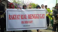 Massa penggugat bencana asap Riau mendatangi pengadilan (Liputan6.com/M.Syukur)