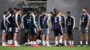 Para pemain Prancis bersiap mengikuti sesi latihan tim di Andorra La Vella (10/6/2019). Prancis akan bertanding melawan timnas Andorra pada grup H Kualifikasi Piala Eropa 2020 di Estadi Nacional d'Andorra. (AFP Photo/Franck Fife)