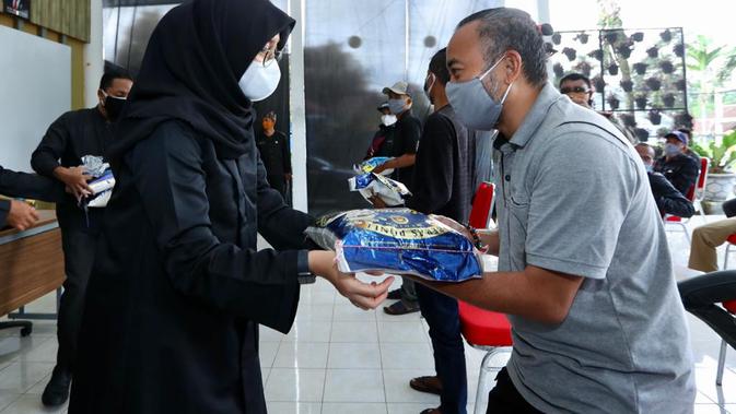 BIla PPKM Diperpanjang, Bupati Banyuwangi Minta Kelonggaran untuk Pedagang dan Pelaku Seni - Vimarsana News