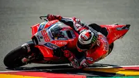 Pembalap Ducati, Jorge Lorenzo saat melakoni latihan bebas MotoGP Jerman 2018 di Sirkuit Sachsenring. (Twitter/Ducati Motor)