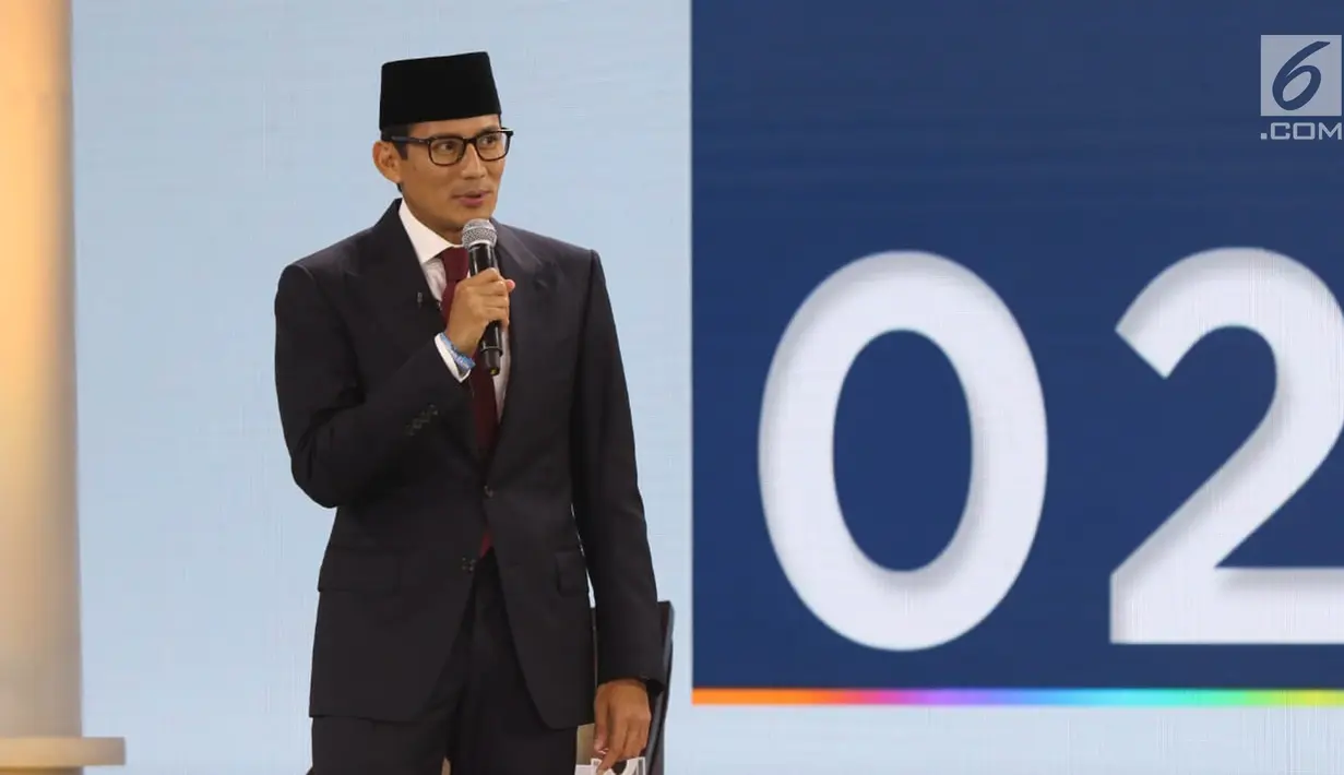 Cawapres nomor urut 02 Sandiaga Uno menyampaikan visi saat mengikuti debat cawapres 2019 di Hotel Sultan, Jakarta, Minggu (17/3). Debat itu mengangkat tema pendidikan, kesehatan, ketenagakerjaan, sosial dan budaya. (Liputan6.com/Johan Tallo)