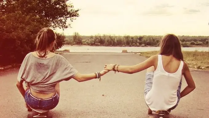 13 Hal Ini Sangat Dipahami Sepasang Sahabat yang Mageran