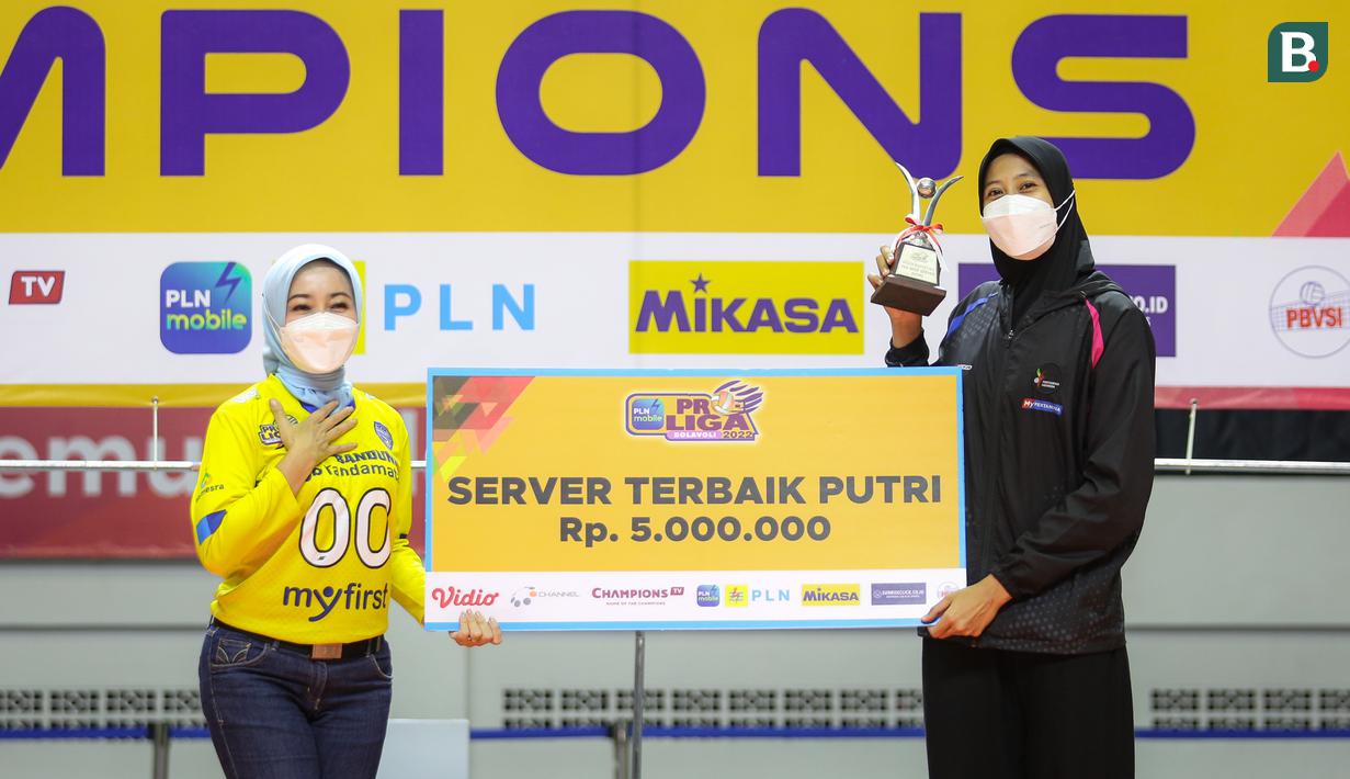 Nama pertama ada Megawati Hangestri. Pemain Jakarta Pertamina Fastron tersebut berhasil terpilih sebagai Server Terbaik Putri di PLN Mobile Proliga 2022. (Bola.com/Bagaskara Lazuardi)