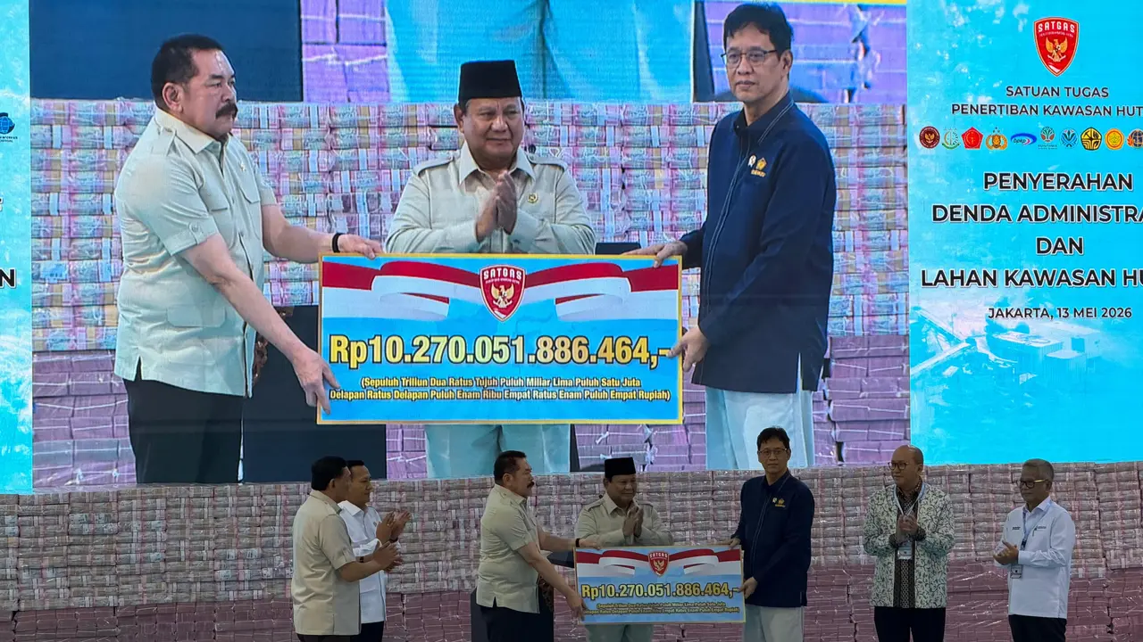 Kejaksaan Agung (Kejagung) pamer tumpukan uang Rp 10,2 triliun di hadapan Presiden Prabowo Subianto.