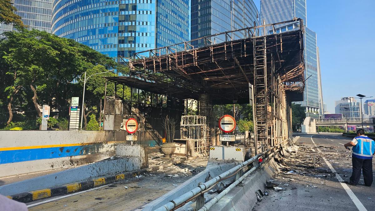 7 Pintu Tol Terbakar Imbas Demo, Berapa Kerugian Jasa Marga?