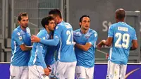 Para pemain Lazio merayakan gol ke gawang Hellas Verona dalam lanjutan Liga Serie A Italia di Stadion Olimpico, Jumat (12/2/2016). (Liputan6.com/Twitter/Lazio Indonesia)