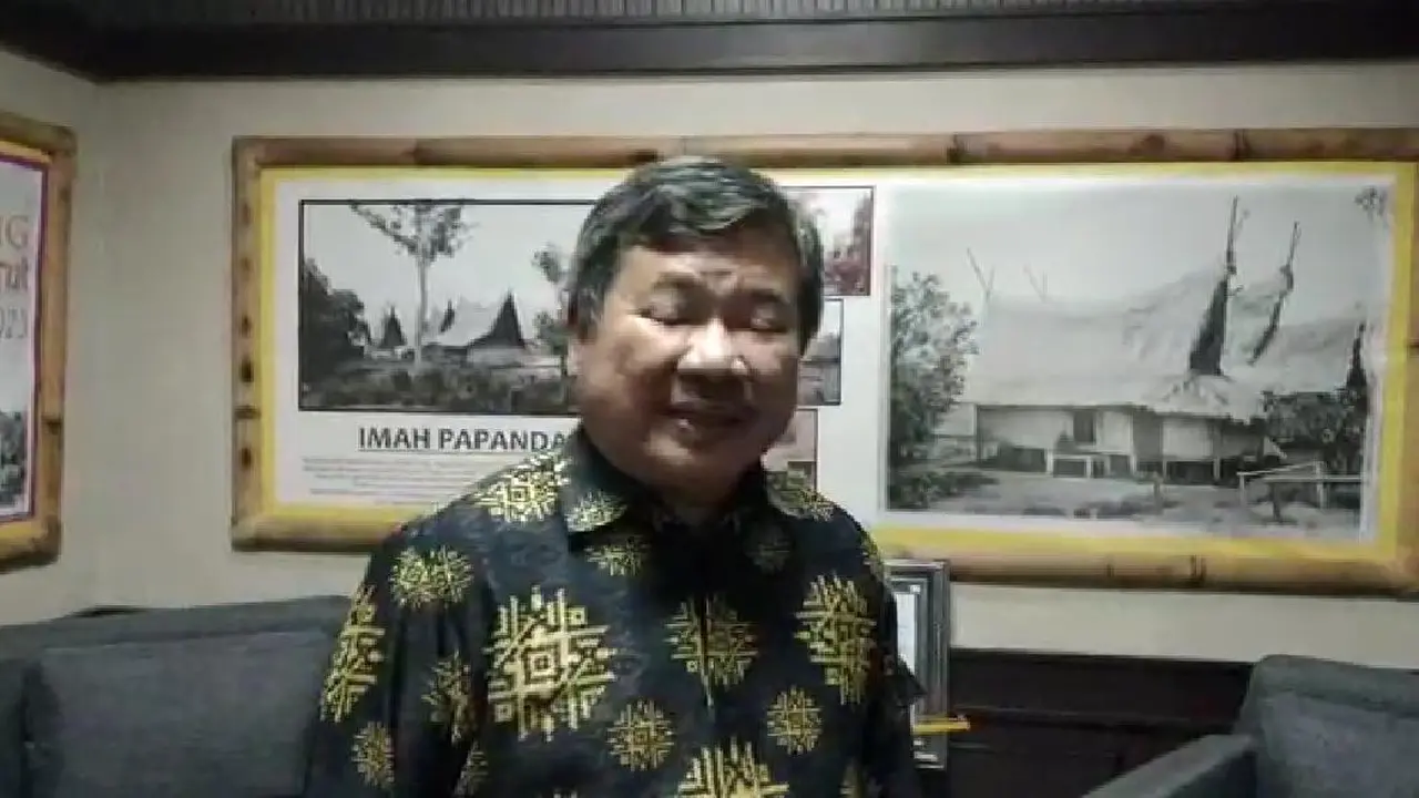 Bupati Garut Rudy Gunawan, setelah memberikan penjelasan terjadinya outbreak atau lonjakan luar biasa penderita Covid-19 di Garut, Jawa Barat.