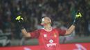 Kiper Persik Kediri, Fajar Setya Jaya, merayakan kemenangan atas Persita Tangerang Fajar Setya Jaya pada laga final Liga 2 di Stadion Kapten I Wayan Dipta, Bali, Senin (25/11), Persik menang 3-2 atas Persita. (Bola.com/Gatot Susetyo)