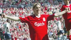 Striker Liverpool asal Spanyol, Fernando Torres merayakan golnya dalam laga Liga Premier kontra Tottenham di Anfield, 24 Mei 2009. AFP PHOTO/TONY SPENCER