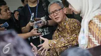 Direktur Utama RSCM Dr Heriawan Soejono memberikan keterangan terkait kasus mafia ginjal  di RS Cipto Mangunkusumo, Jakarta, Jumat (5/2/2016). (Liputan6.com/Faizal Fanani)