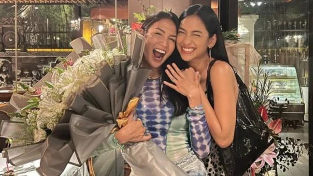 6 Momen Aulia Sarah Pemeran Badarawuhi 'KKN di Desa Penari' Dilamar Kekasih, Romantis