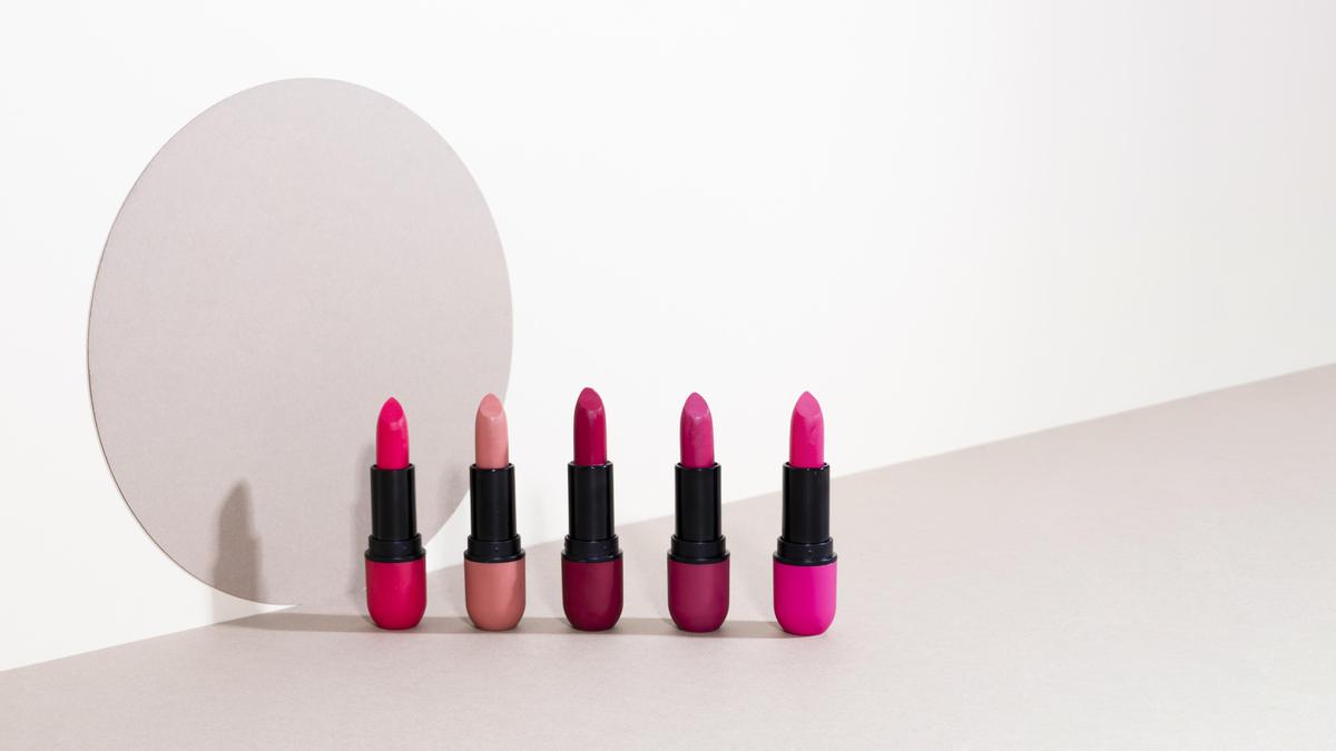 4 Tips Memilih Lipstik Sesuai dengan Warna Kulit