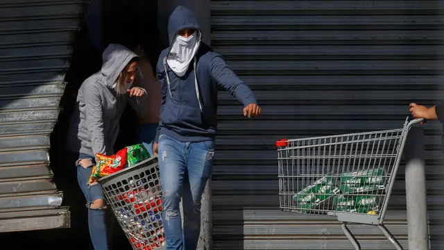 Aksi Penjarahan di Tengah Rusuh Chile