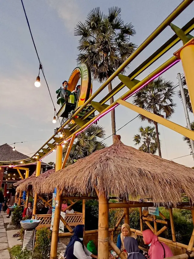 Wahana Sky Bike