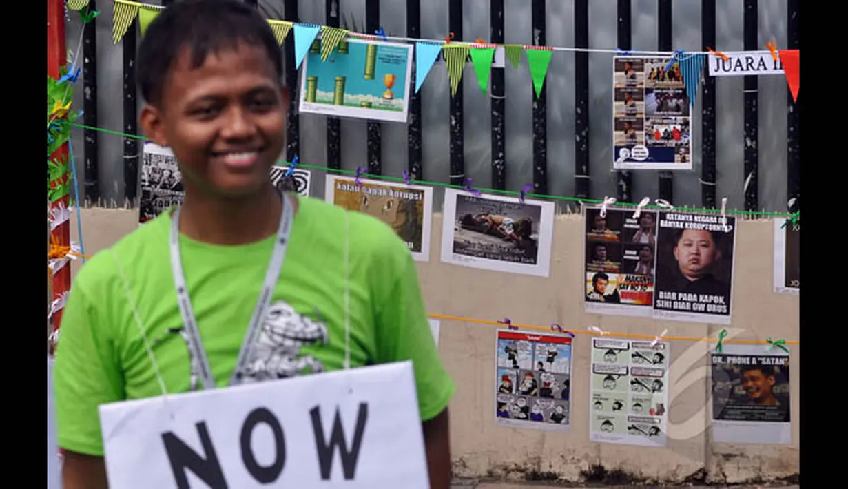 Pameran meme tentang korupsi digelar sebagai bagian dari kampanye antikorupsi di Jalan MH Thamrin, Jakarta, Minggu (18/1/2015). (Liputan6.com/Miftahul Hayat)