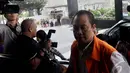  Tersangka kasus suap terhadap mantan Ketua MK Akil Mochtar, Muhtar Ependy mengenakan kemeja putih   bergaris dan rompi KPK saat menjalani pemeriksaan, Jakarta, Jumat (24/10/2014)   (Liputan6.com/Johan Tallo)