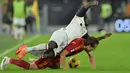 AS Roma menjamu Lecce di Olimpico, Senin (6/11/2023) dini hari WIB, pada lanjutan Liga Italia. Baru semenit berjalan, tuan rumah sudah mendapatkan penalti. (Alfredo Falcone/LaPresse via AP)