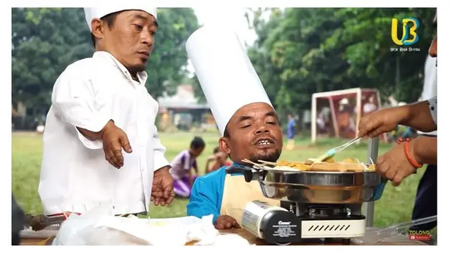 Sepi Kerjaan, Ini 10 Potret Ucok Baba Banting Setir Jualan Sosis Bakar