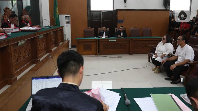 Tangis Nunung Saat Divonis 1 Tahun 6 Bulan Penjara