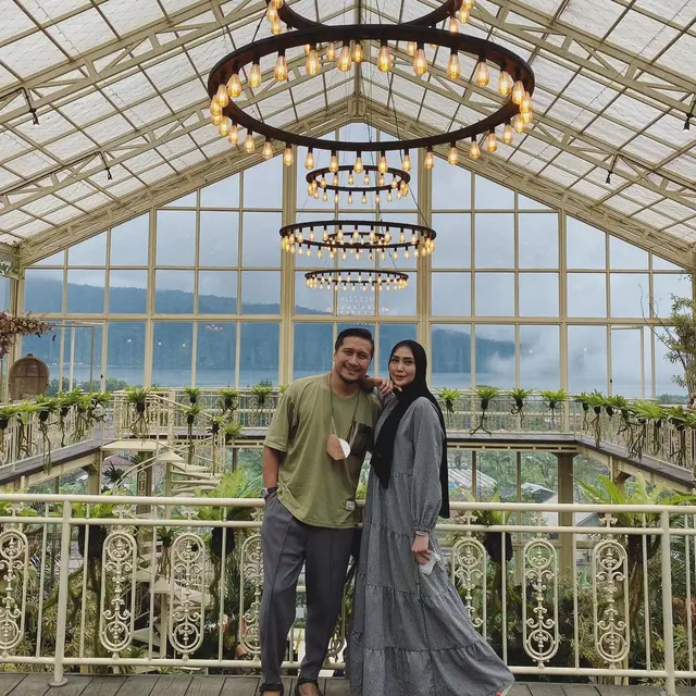 7 Pasangan Artis Ini Putuskan Hijrah Bersama, Menjadi Lebih Baik