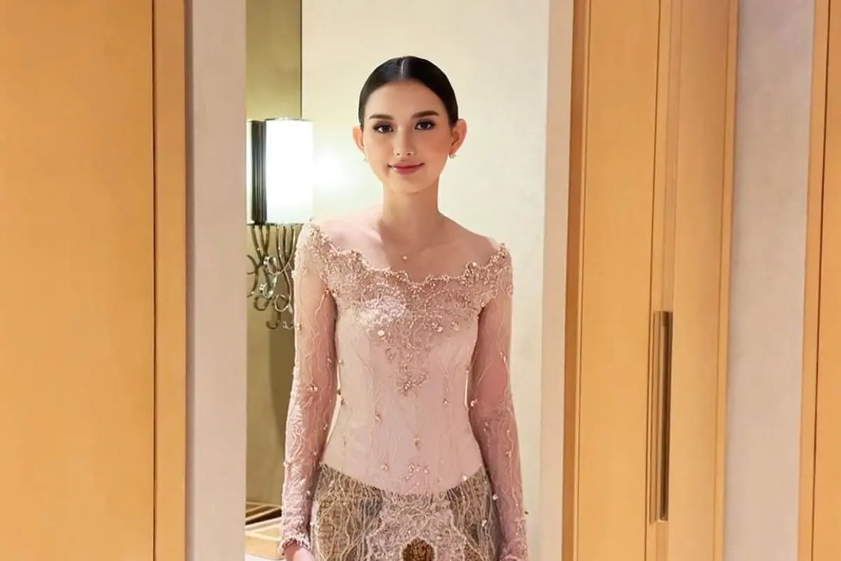 Kebaya pastel artis