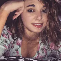 Selamat dari kobaran api, kulit gadis ini rusak dan membuatnya tak ingin hidup. Tapi sebuah tato telah mengubah pilu menjadi rasa syukur. 