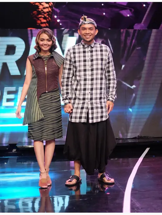 Rina Nose di kawasan Kapten Tendean, Jakarta Selatan, Selasa (15/3/2016) mengatakan, tanah suci dipilih agar tidak ada yang ribut. (Instagram/ @fakhrulrazifr)
