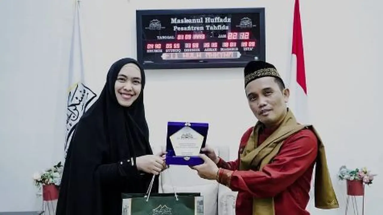 Oki Setiana Dewi