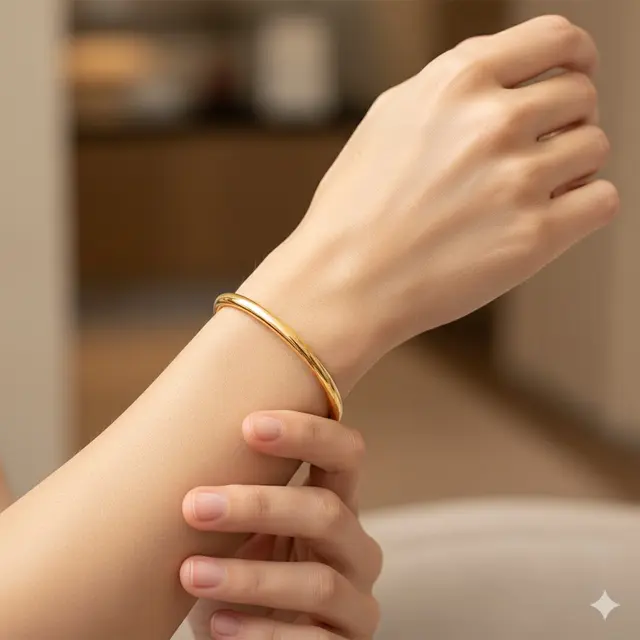 Model Gelang Emas 5 Gram Bangle Polos yang Elegan tapi Berkilau (Image by Gemini AI)