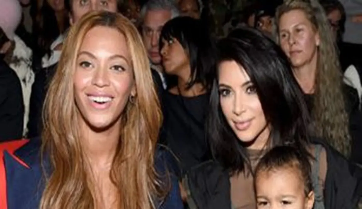 Beyonce dan Kim Kardashian hingga kini hubungan keduanya masih menjadi tanda tanya besar untuk publik. Kim dan Beyonce tidak akur dan bersaing demi popularitas diantara keduanya. (Dailymail/Bintang.com)