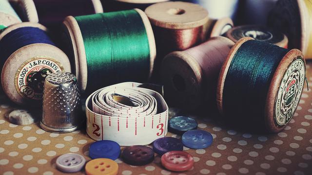 5 Langkah Simpel Memasang Kancing Baju Sehingga Terpasang Rapi dan Kuat