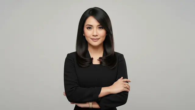 Model Rambut Wanita Panjang Belah Tengah Gaya Poni Tirai