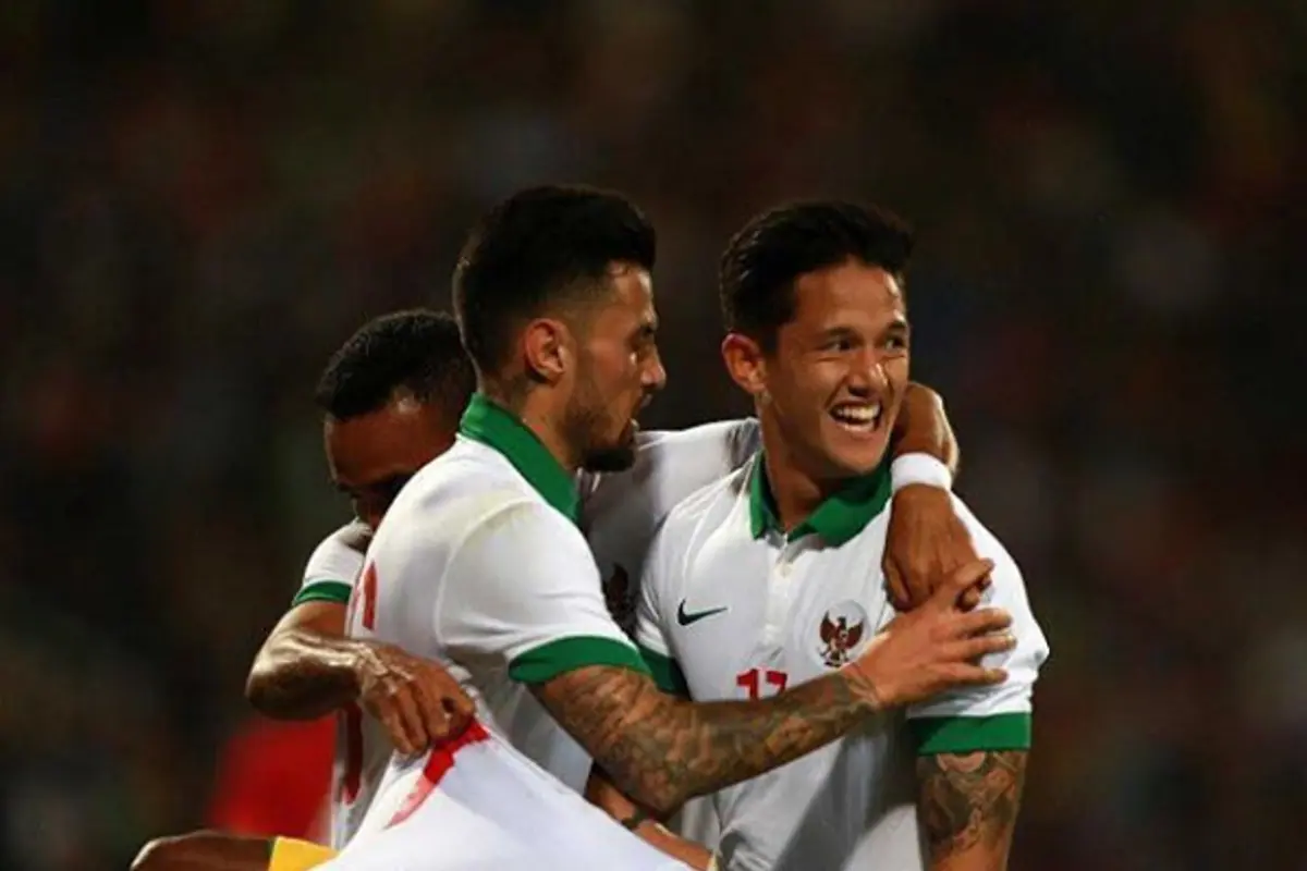 Boaz Solossa Nangis, Irfan Bachdim Semangati Timnas Indonesia
