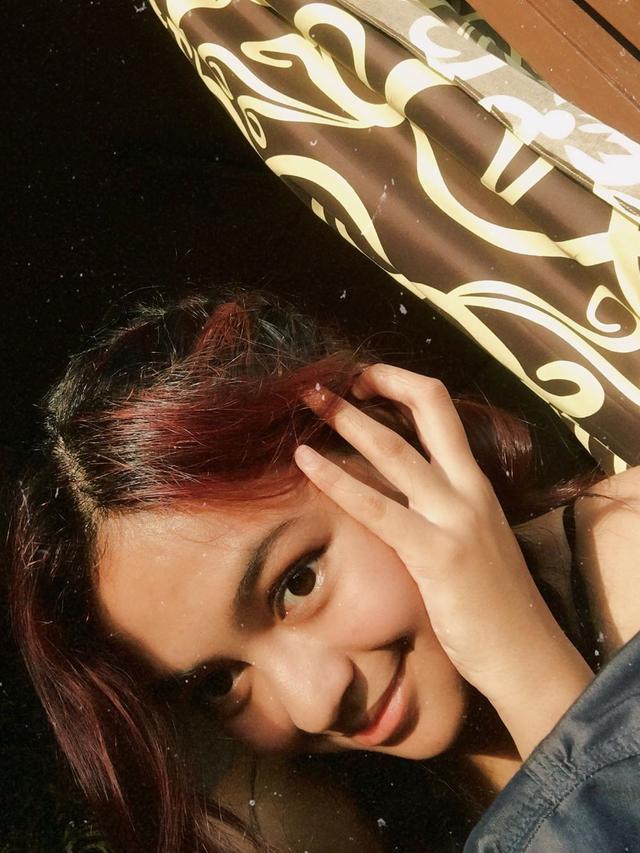 6 Potret Dinda Mahira dengan Warna Rambut Baru, Cantik Memesona