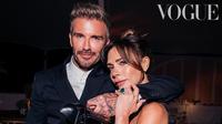 Sementara itu David Beckham dan Victoria Beckham tampil serba hitam. Dengan setelan hitam yang dipadukan dengan kemeja putih. Sementara Victoria Beckham tampil anggun dengan strap gown. (Vogue.com/German Larkin)