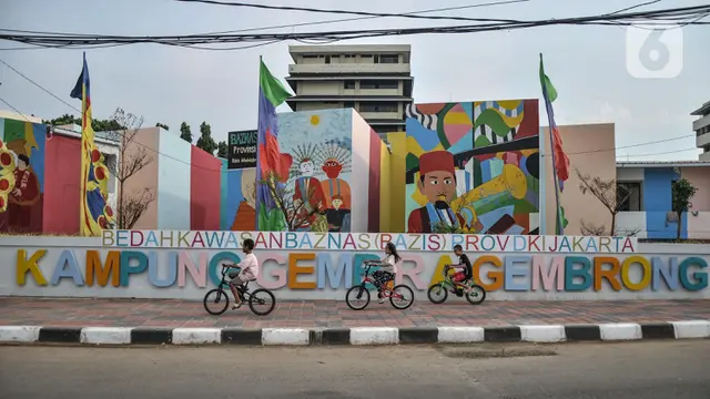 Warga Mulai Menghuni Kampung Gembira Gembrong