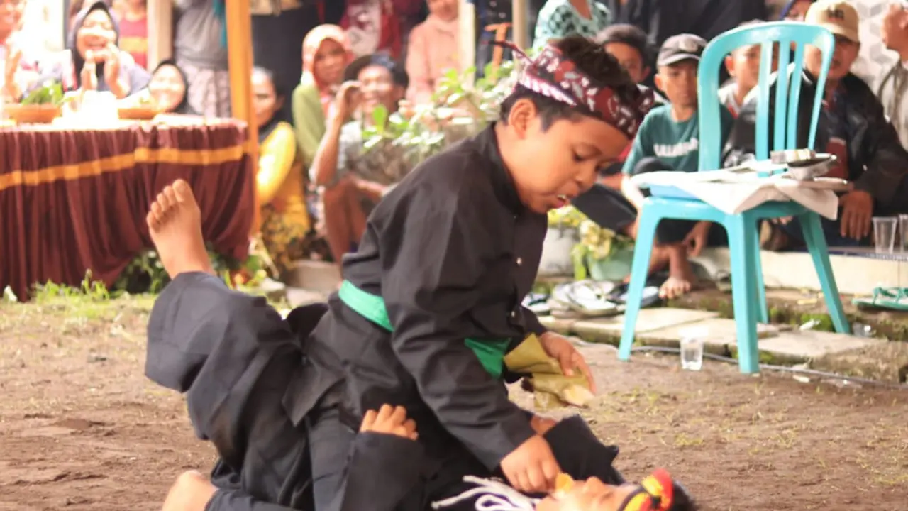 Mengenal Tradisi Seni Pencak Sumping Asal Banyuwangi