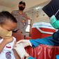 Vaksinasi usia 6 sampai 11 tahun di Kota Palu yang dilaksanakan di salah satu SD. (Foto: Heri Susanto/ Liputan6.com).