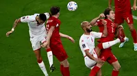 Duel Denmark versus Tunisia pada laga perdana fase grup D Piala Dunia 2022 di Education City Stadium, Ar Rayyan, Selasa (22/11/2022) malam. (AFP/Jewel Samad)