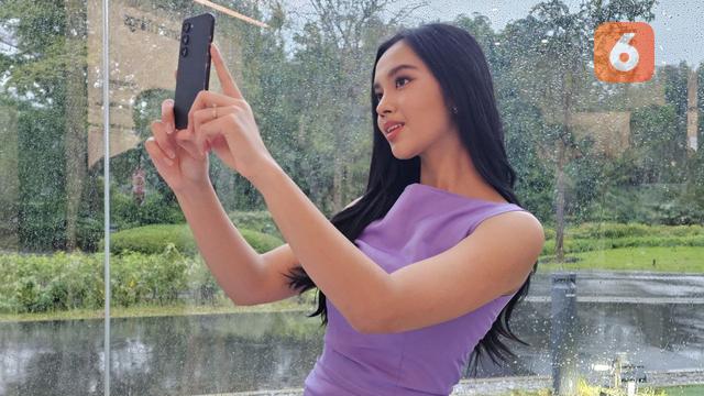 Foto selfie dengan Galaxy S23