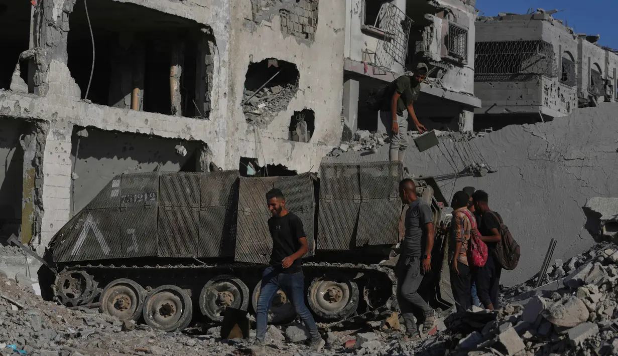 Gencatan senjata mulai berlaku setelah pemerintah Israel menyetujui tahap pertama kesepakatan gencatan senjata, dan pemulangan sandera yang diusulkan Presiden Amerika Serikat, Donald Trump pada Kamis (9/10/2025). (AP Photo/Jehad Alshrafi)